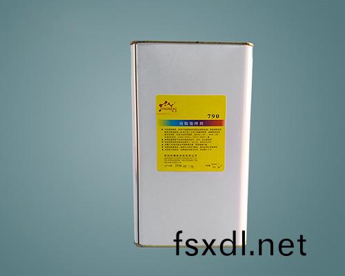 792 通用型硅(gui)橡(xiang)膠處理劑 