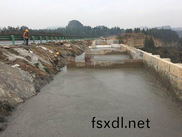 成都(dou)全輕混(hun)凝土與一(yi)般混凝土有什麼差異