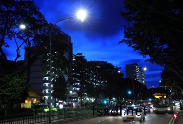 新加(jia)坡计划2022年(nian)前将(jiang)全国(guo)路(lu)灯更换成LED